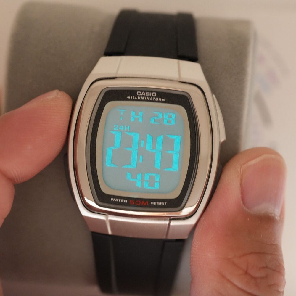 Vintage Casio W-E10 Illuminator 2470 Module Oval Digital Watch 38mm - running - Picture 6 of 10